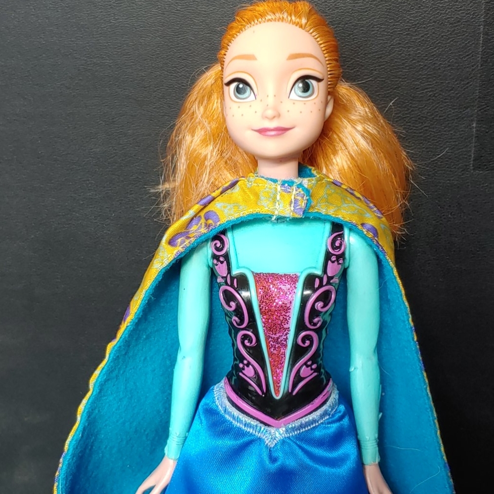 Anna and Olaf from frozen.